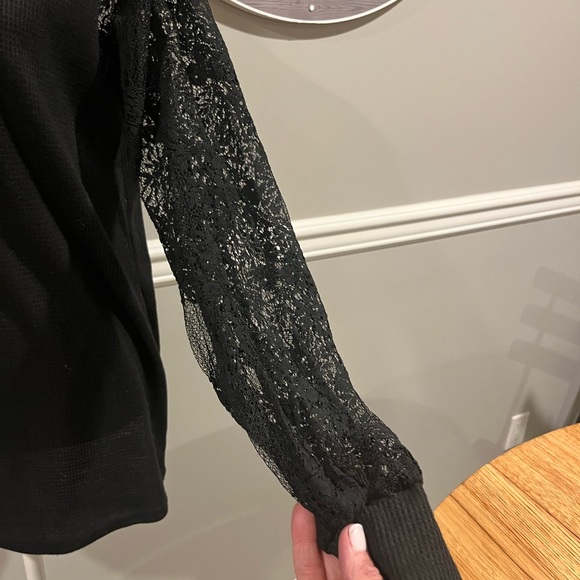 Women's Black Lace Long Sleeve Top - So pretty on! NWOT Size Med… - Picture 5 of 11